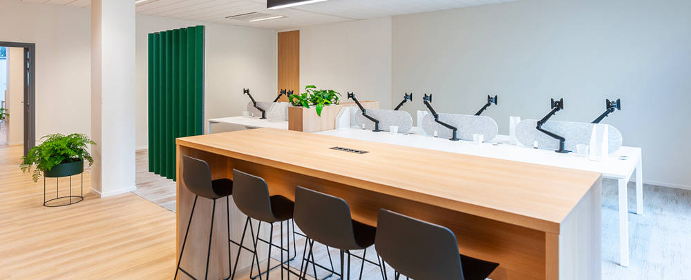 Groupe PSIH, illustrant comment Spark Office a transformé leur espace de travail avec des solutions de mobilier innovantes. Découvrez comment l'aménagement sur mesure a optimisé les espaces de collaboration, de réunion et de détente, tout en reflétant l'identité professionnelle du Groupe PSIH.