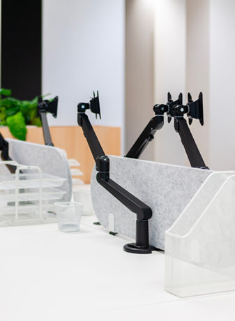 En intégrant des solutions de mobilier adaptées aux besoins du client, Spark Office a contribué à créer un espace de travail harmonieux, stimulant la collaboration et le bien-être des collaborateurs.
