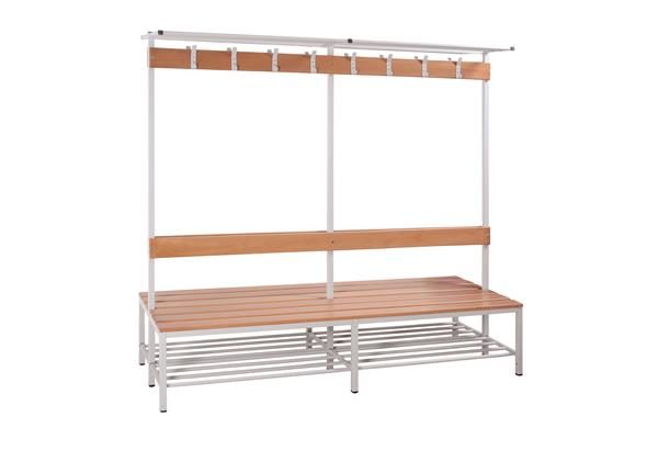Banc porte-manteau combinant assise en bois et porte-manteaux en métal. Conçu pour les espaces d'entrée ou les vestiaires, ce meuble pratique permet de s'asseoir et de suspendre des vêtements tout en offrant une solution élégante et fonctionnelle.