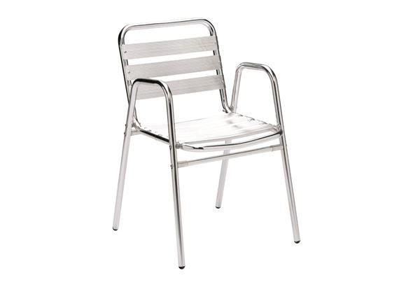 Chaise AZUR Alu, montrant sa structure en aluminium léger, avec des lattes fines sur l'assise et le dossier, idéale pour un usage extérieur.