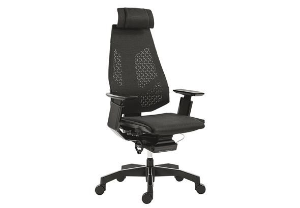 Fauteuil de direction SPACE vue de face, illustrant son design élégant et moderne avec une assise en cuir, un dossier ergonomique et des accoudoirs intégrés, conçu pour un confort et une sophistication optimaux dans un environnement de bureau exécutif.
