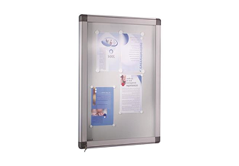 Le tableau d'affichage Aludra est un panneau pratique, idéal pour l'organisation dans un environnement de bureau. Il est conçu pour afficher des messages, des notes ou des plans, tout en s'intégrant parfaitement aux espaces de travail.