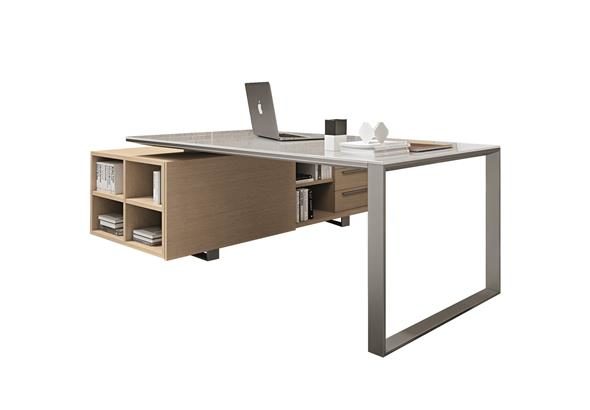 Bureau PLANETA dans un espace de bureau de direction, combinant une esthétique contemporaine avec une surface de travail spacieuse pour un aménagement de bureau raffiné.