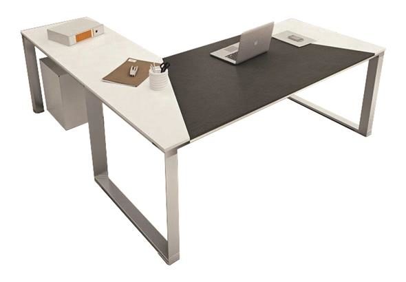Bureau VERTIGO en configuration droite avec retour, offrant un espace de travail étendu et une surface supplémentaire pour une organisation efficace des documents et équipements de bureau.