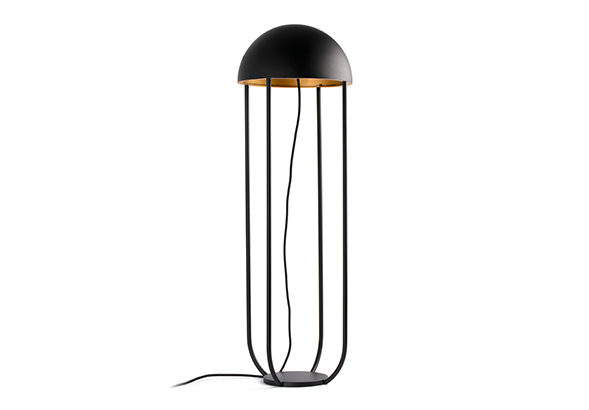 Lampe GLITTER version lampadaire, montrant son design chic et moderne avec un abat-jour scintillant qui ajoute une touche d'élégance à tout espace de bureau.