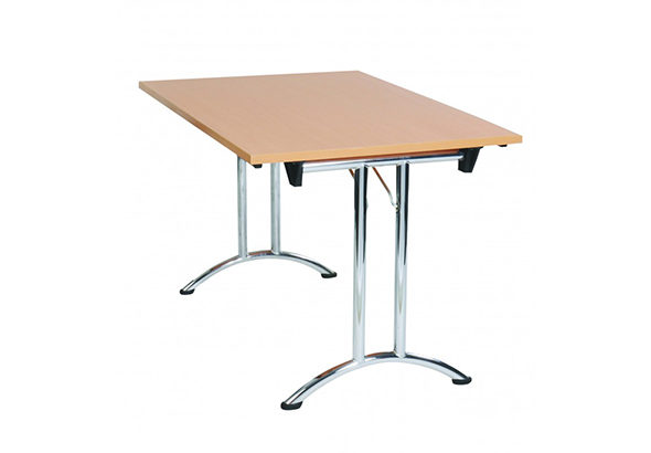 Table pliante ARABESK présentée, illustrant son cadre moderne et sa fonctionnalité polyvalente, adaptée pour divers usages dans les espaces professionnels.