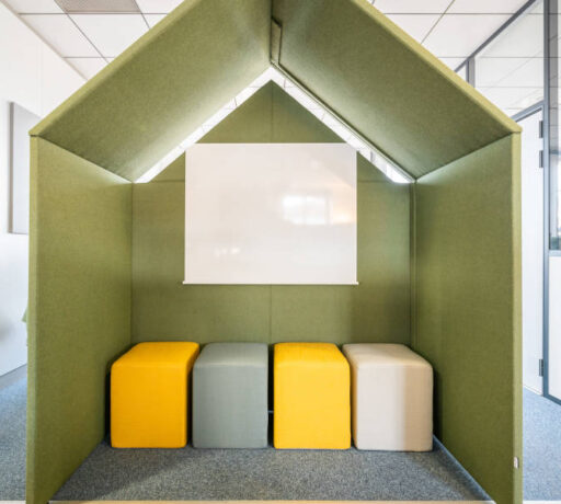 Collaboration entre Spark Office et Planète Oui, détaillant les solutions d’aménagement et de mobilier mises en place.