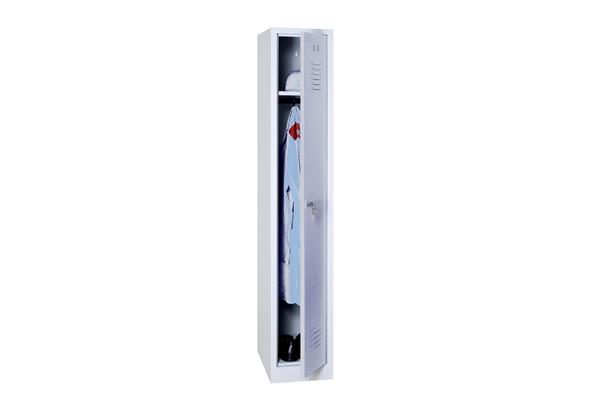 Armoire vestiaire pour environnement industriel, conçue pour un usage intensif avec des compartiments individuels pour le rangement des vêtements de travail et équipements. Structure robuste et finition résistante aux environnements salissants.