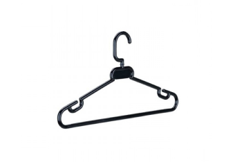 Lot de cintres robustes et élégants, parfaits pour organiser vestiaires et espaces de rangement en entreprise.