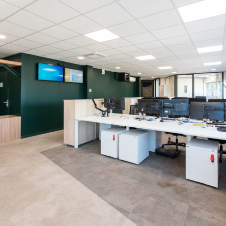 Optimisez la collaboration dans votre open space avec nos solutions flexibles et ergonomiques, favorisant la communication et la créativité au sein de votre équipe.
