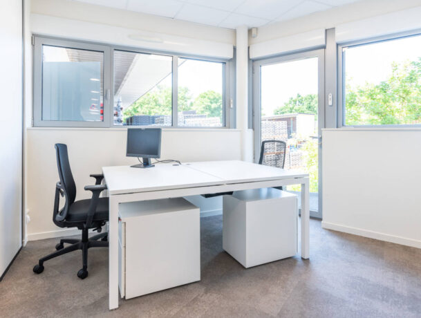 Optimisez la confidentialité et le confort avec nos solutions pour bureaux fermés, offrant un environnement dédié à la concentration et à la productivité.