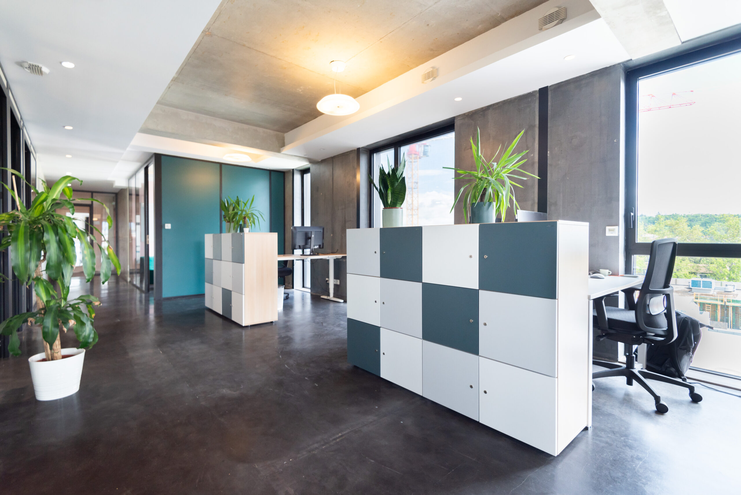 Améliorez l'efficacité de votre bureau avec le casier KAZE de Spark Office. Sa construction solide et ses options de personnalisation vous permettent de répondre aux besoins spécifiques de votre équipe.