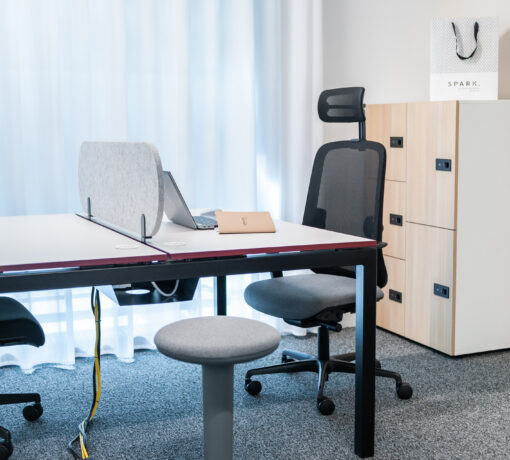 Tabouret dynamique PIXI dans un open space